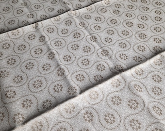 60年代～70年代のヴィンテージスウェーデン製手刺繍リネンテーブル
