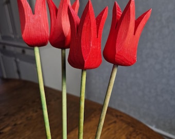 Drewniane tulipany malowane ręcznie w stylu vintage – zestaw 4 szwedzkich kwiatów w stylu ludowym (33 cm)