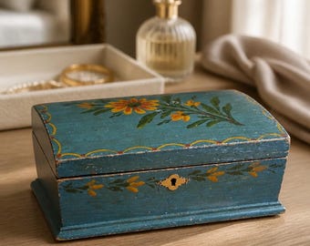 Zabytkowe szwedzkie ręcznie malowane drewniane pudełko, datowane na 1941 rok – skandynawska sztuka ludowa – boho – rustykalny – wiejski