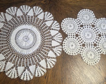 Zestaw 2 okrągłych serwetek w stylu boho rustykalnym, robionych ręcznie na szydełku w stylu rustykalnym,