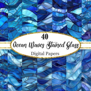 Op de afbeelding: Een verzameling van 40 digitale papieren met een glas-in-lood oceangolvenontwerp. De papieren bevatten blauwtinten, waardoor een mozaïekeffect ontstaat. De tekst "40 Ocean Waves Stained Glass Digital Papers" wordt weergegeven in een gouden ovaal.