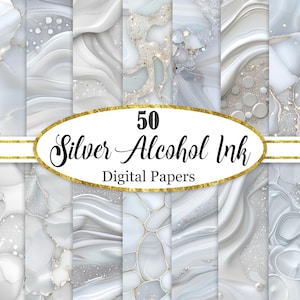 Op de afbeelding: Een verzameling van 50 digitale papieren met zilveren alcoholinktontwerpen. De papieren tonen wervelende patronen in wit, grijs en zilver, met gouden accenten en glittereffecten. De tekst "50 Silver Alcohol Ink Digital Papers" wordt weergegeven in een gouden ovaal.