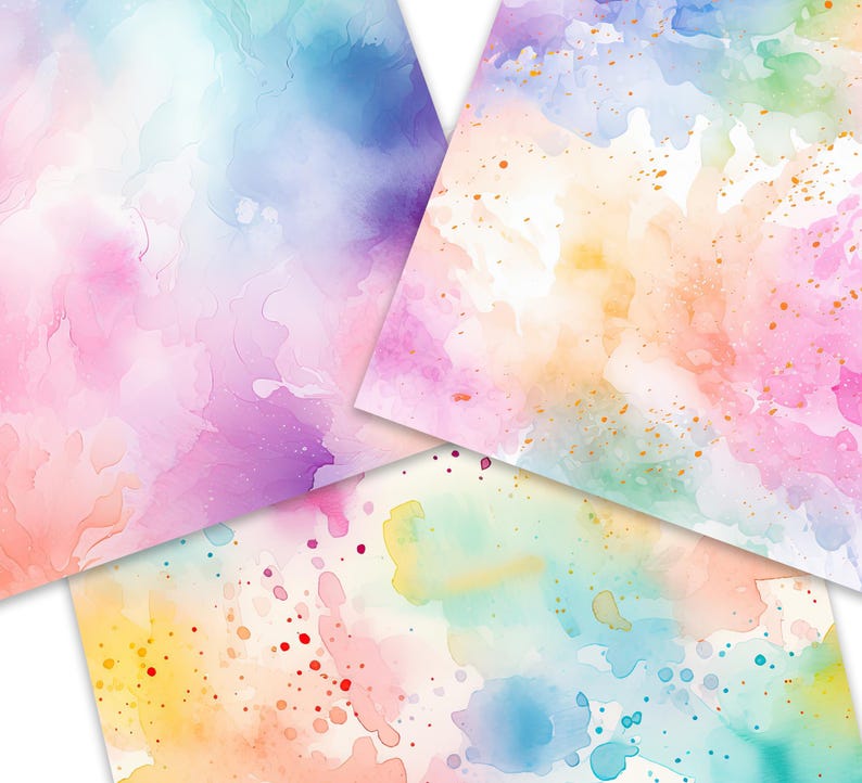 Op de afbeelding: Drie vellen aquarelpapier met verschillende abstracte ontwerpen. Het eerste vel heeft een lichtblauw, roze en paars aquarelontwerp. Het tweede vel heeft een lichtgeel, roze en groen aquarelontwerp met gouden glitter. Het derde vel heeft een lichtblauw, geel en roze aquarelontwerp met rode en blauwe stippen.