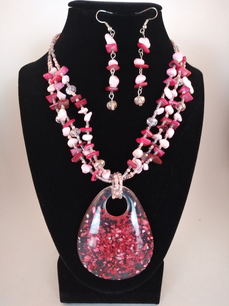 Handmade Red and Pink Mother of Pearl Pendant Neckalce Set