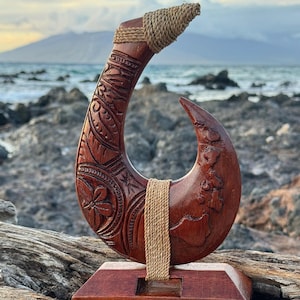 5 inch carved hawaiian fish hook Hawaiian Fish Hook With Stand