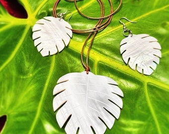 Hawaiian Store Mother of Pearl Adjustable Monstera Necklace and Earring Set