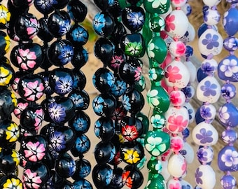 da Hawaiian Store Klasse 2024 Blumen-Kukui-Nuss-Halskette Lei (Farbe wählen)