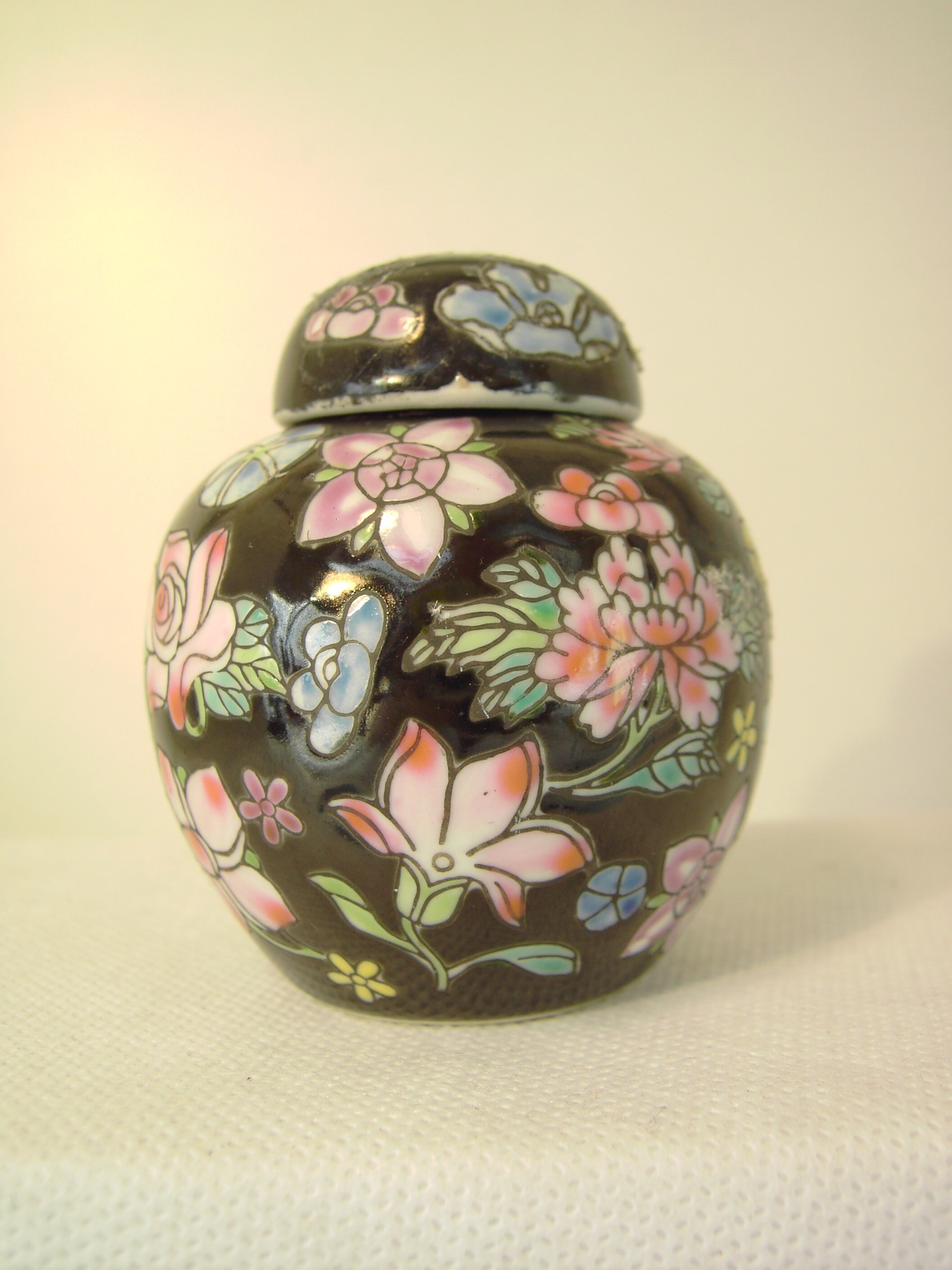 Hand-painted Round Ginger Jar main image 1