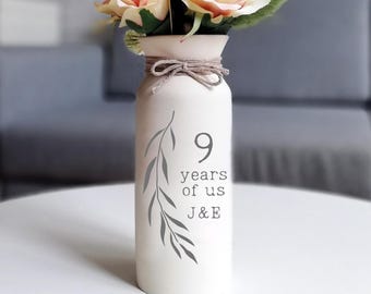 9 Jahre Jahrestag Geschenk für Frau Willow Geschenke 9. neunte Keramik Blumenvase für sie Frau ihn personalisierte Inschrift mit Monogramm