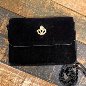 Sac de soirée Monet vintage, sac à main de cérémonie en velours noir, livre de poche pour événementiel avec cravate noire, accessoire de déguisement, mariage, bal de promo, événement élégant