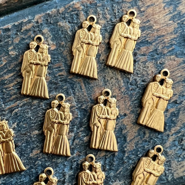 Vintage Wedding Bride and Groom Charms, Gold Hanging Tiered Pendants for Crafting, Jewelry Making, Wedding Favors, Cake Pulls, Decoration