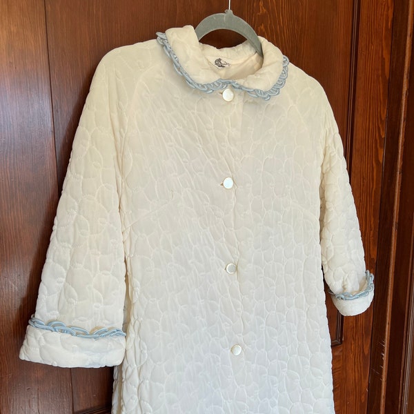 Vintage Basila House Coat Robe, Quilted Ivory Blue Detail Retro Pajamas, Old Fashioned Clothing, Dressing Gown Gift, Old Lady Style Jacket