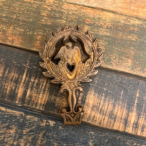 Cast Iron Eagle Heart Mini Trivet, Rustic Farmhouse Kitchen Decor, Rusty Metal, America Bird Trivet, United States Gift, Country Home Cook