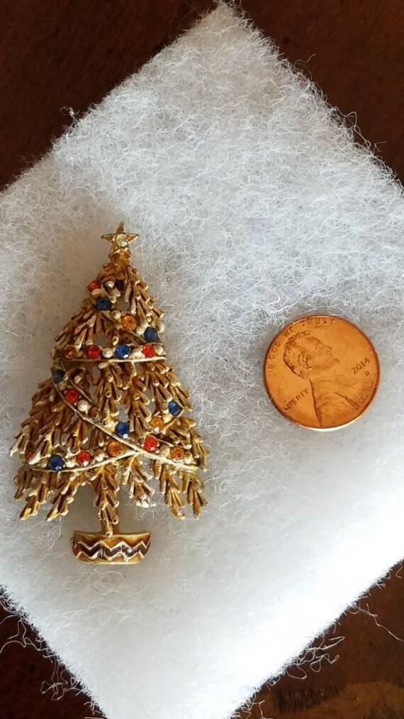 ART Vintage Frosted Christmas Tree Brooch Pin Rhi… - image 4