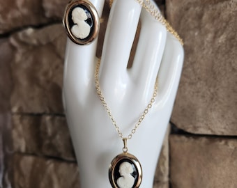 Vintage Sarah Coventry "Evening Profile" Black And White Cameo Jewelry Set Pendant With Matching Adjustable Ring 1964