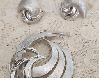 Vintage Crown Trifari Silver Brooch And Earrings Jewelry Set Clip On Earrings Signed