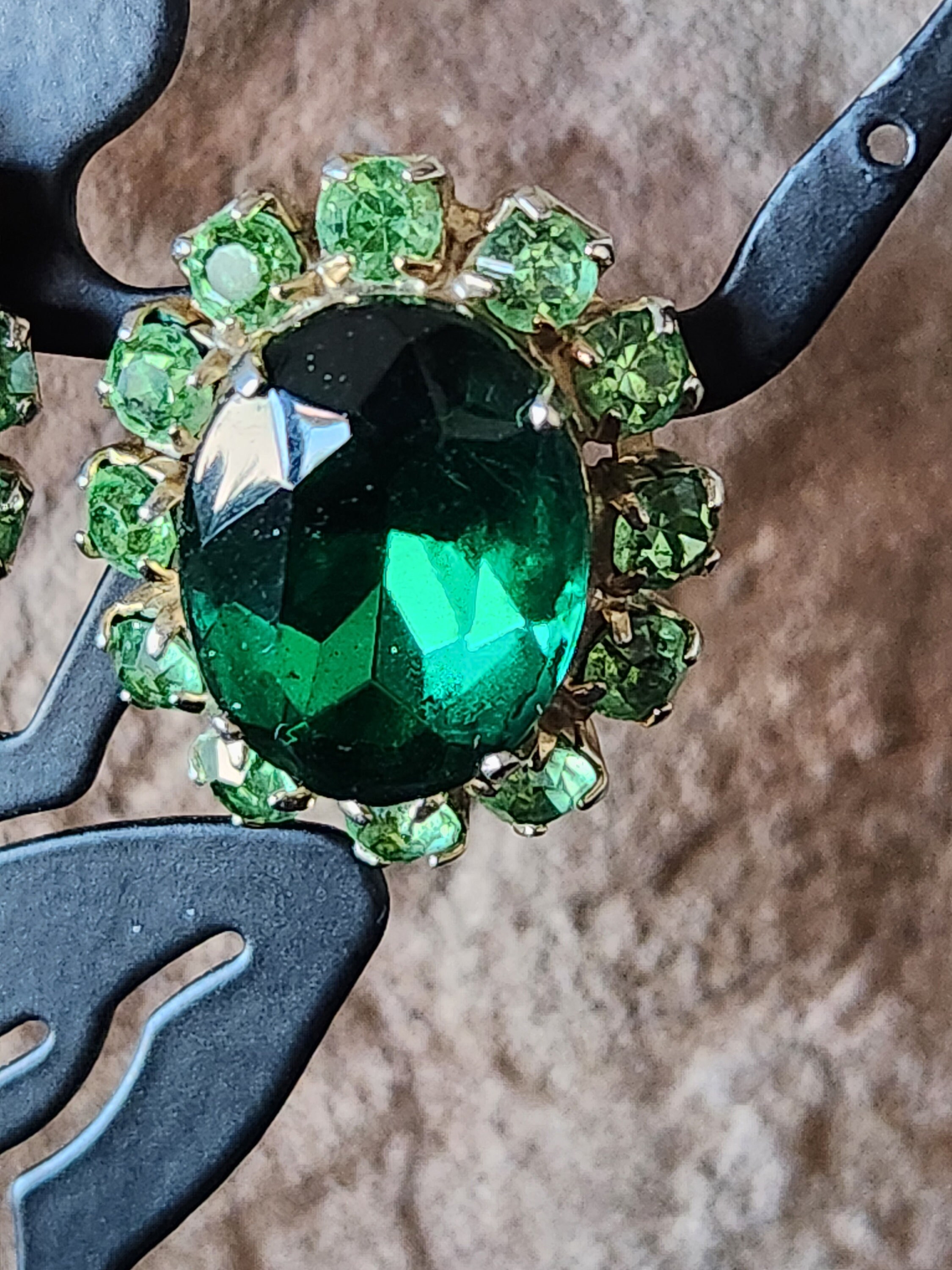 Boucles D'oreilles Vintage Clips En Or Avec Cristal Vert émeraude - Bijou Rare Et élégant