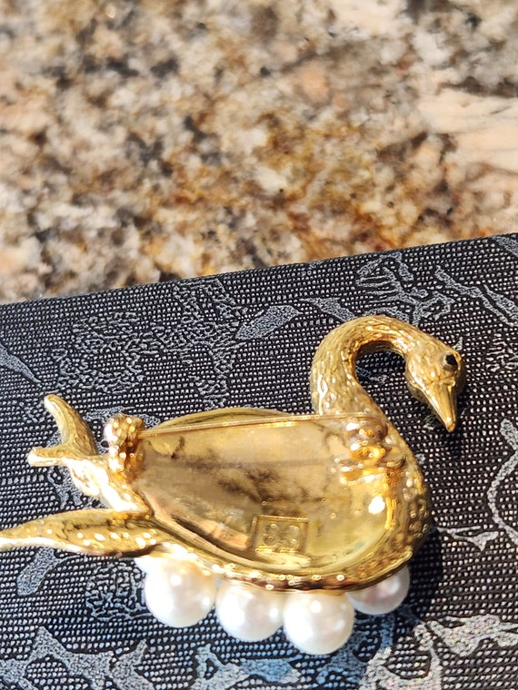 Swarovski Swan Pearl With Gold Brooch Pin Vintage… - image 4