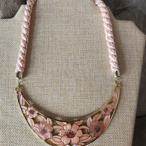 Cloisonne Floral Choker Necklace Gold With Peach Pink Flowers On Silk Rope Vintage Excellent Condition