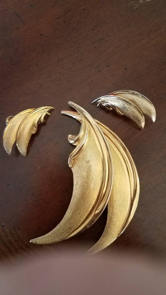 Vintage Large Gold Giovanni Demi Parue Leaf Brooch Pin and 