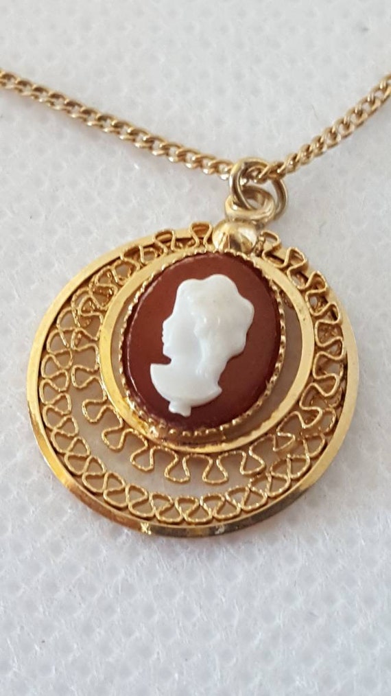 Vintage Gold Cameo Necklace on 15" Chain