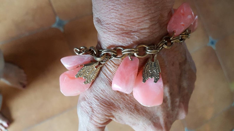 Vintage 1950s Gold Tone Metal Pink Chunky Lucite 7 12 Inch Chain Link Bracelet