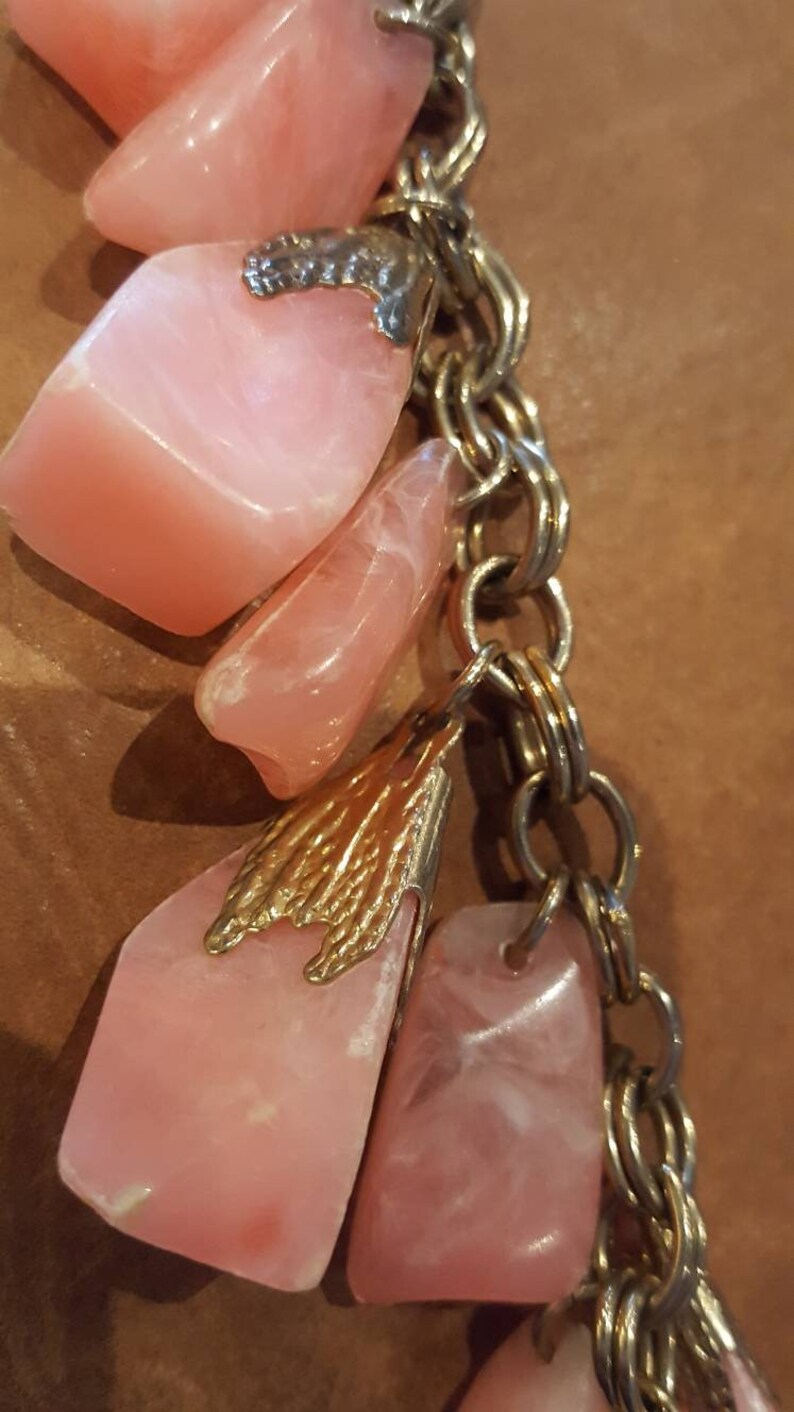 Vintage 1950s Gold Tone Metal Pink Chunky Lucite 7 12 Inch Chain Link Bracelet