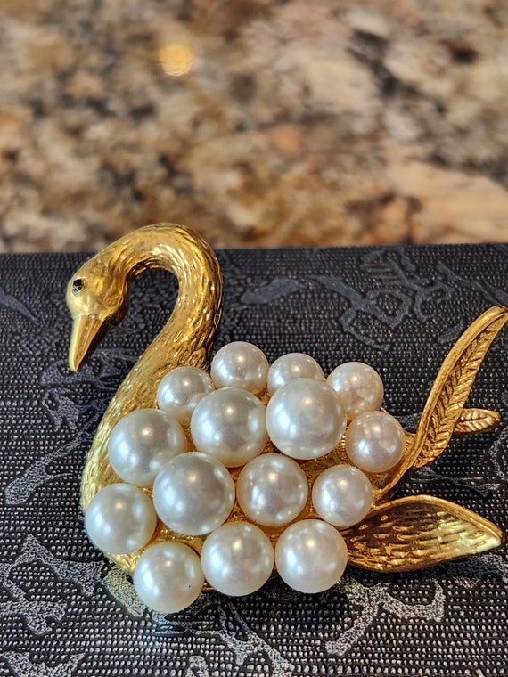 Swarovski Swan Pearl With Gold Brooch Pin Vintage… - image 5