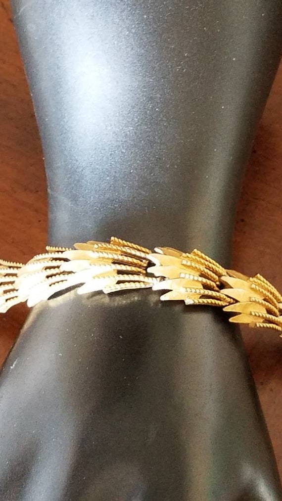 Trifari Fan Leaf Gold Tone Bracelet Signed Vintage