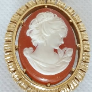 Cameo Pendant Vintage Reversable Plastic Book Piece 1980s Depicting Woman With Flower On Shoulder Set In Gold Tone Metal With 24&quot; Chain