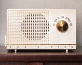 Vintage 1950s RCA Victor Off White AM Tube Radio, Mid Century