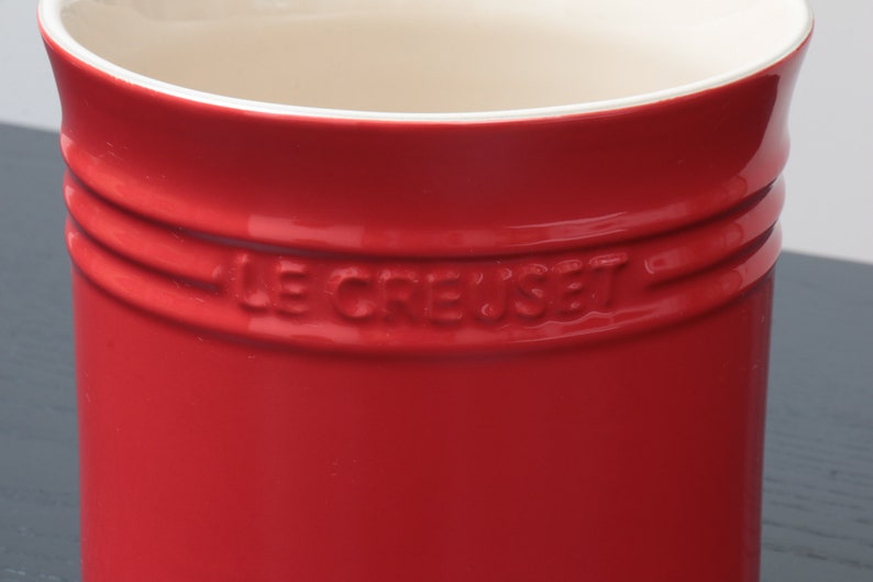 Le Creuset Large 6 Red Stoneware Utensil Holder/crock, 2.3 L/2.75 Qt