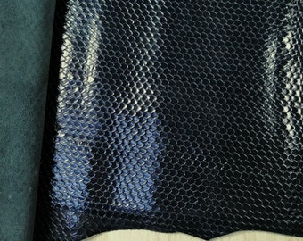 GLANZEND DONKERBLAUW leren vellen slangenreliëf /reptiellook op voorgesneden stukken kalfsleer / donkerblauw leer met slangenpatroon