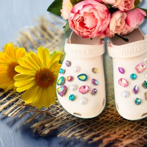 Pingentes de sapato luxuosos com strass iridescentes em arco-íris - FRETE GRÁTIS DISPONÍVEL!