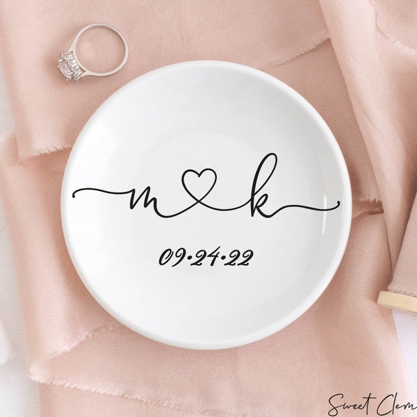 Engagement Gift / Initials Ring Dish / Bridal Shower Gift / Wedding Jewelry Dish / Personalized Gift for Bride to be / Custom Bridal Gift