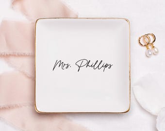 Personalized Mrs Ring Dish, Wedding Gift for Bride, Bridal Shower Gift, Custom Last Name Dish, Engagement Gifts, Anniversary Gift for Her