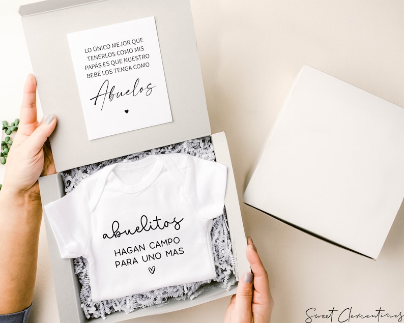Spansk presentförpackning för graviditetsmeddelanden, Abuelitos Hagan Campo Para Uno Mas Babybody, Anuncio de Embarazo Abuelos Padres Abuelitos Box Bodysuit+Card+Box
