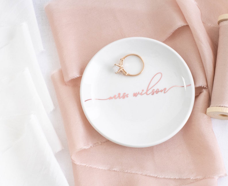 婚約指輪ホルダーディッシュ 結婚指輪ディッシュ 婚約ギフト パーソナライズリングディッシュ 花嫁へのギフト カップルへの結婚祝い リングホルダーディッシュ 画像 5