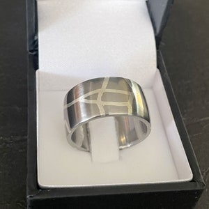 Cracked 3D printed Titanium and Silver Kintsugi ring