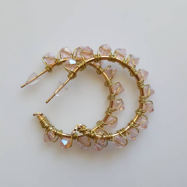 Orecchini a cerchio - ricamati a mano - hoops earrings - leggere - estive - luccicanti - rosa e oro /argemto - 2 misure disp - idea regalo