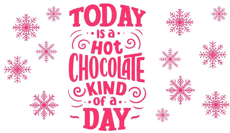 Pu&ograve; includere: Testo rosa su sfondo bianco che dice "TODAY is a HOT CHOCOLATE kind of a DAY" con fiocchi di neve rosa sparsi intorno al testo.