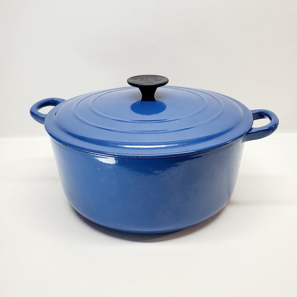 Le Creuset, Made in France, Round Enamel Cast Iron Dutch Oven in  Marseille Blue.  Size F, 26, 5.5qt. / 5.3L