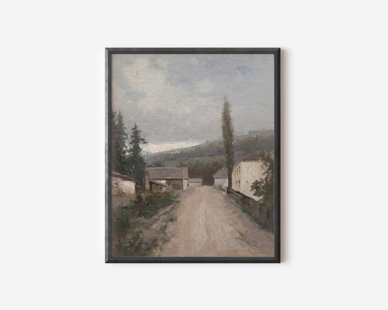 以下が含まれることがあります： 田舎の風景を描いた絵画。土の道が小さな村の中を縫うように伸びている。家は白く、屋根は茶色で、道の両側に木が生えている。空は曇っていて灰色である。