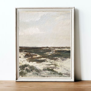 K&ouml;nnte beinhalten: Ein gerahmtes Gem&auml;lde, das eine Landschaftsszene mit einem bew&ouml;lkten Himmel, gr&uuml;nem Gras und wei&szlig;en Sandd&uuml;nen darstellt. Das Gem&auml;lde ist in einem wei&szlig;en Rahmen.