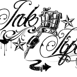 Op de afbeelding: Zwart-witte illustratie van een tatoeagemachine met de woorden "Ink Type" in een gestileerd lettertype. De illustratie bevat een ster en een gespatte inktontwerp.