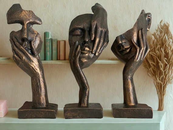 抽象的な顔と手の像 - モダンな女性彫刻 - 手作りコンクリート装飾