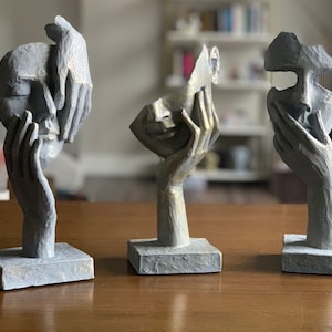 Modern Face and Hand Statue Set – Abstract Woman Figurine – Concrete Desk or Shelf Decor – Feminine Sculpture Gift