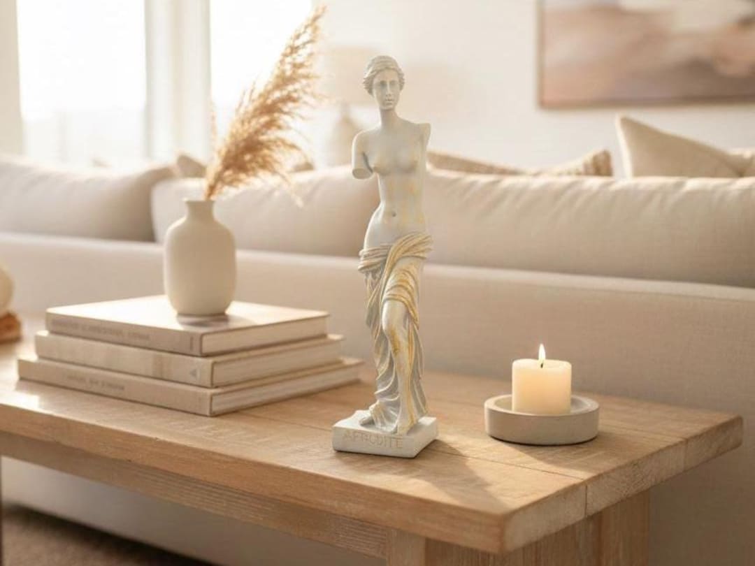 Aphrodite Venus De Milo Statue: 17