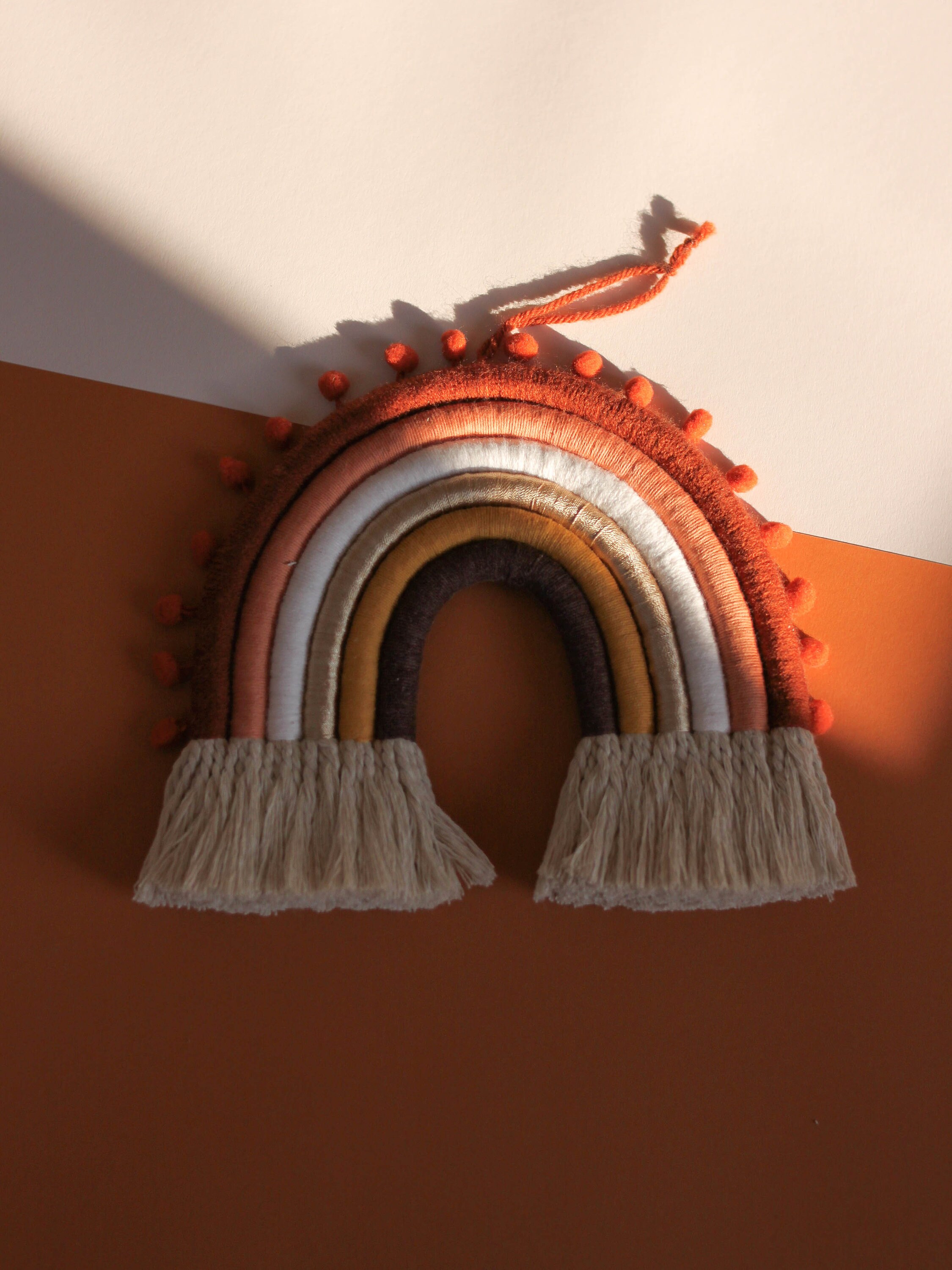 Cálido tierra tono Macrame arco iris pared colgante / marrón y | Etsy