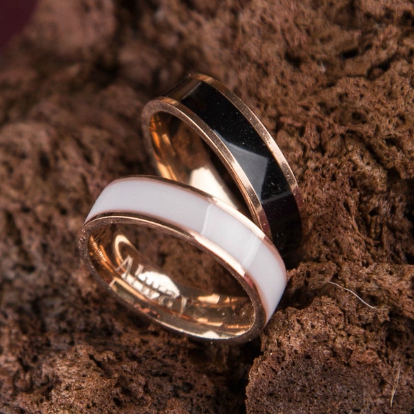 Paar Eheringe, Schwarz Weiß Emaille Paar Ringe Set, Personalisierte Geschenk Stahl Individuell gravierter Ring, Rose Gold Paar Eheringe